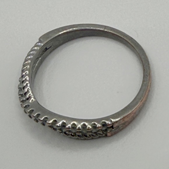 Rose Gold Tone Twisted Band Ring Size 5.75 Rhinestone Sparkle - Picture 4 of 5